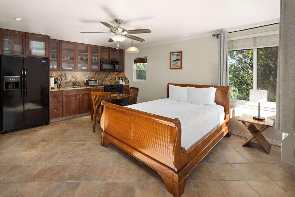 Days Inn By Wyndham Maui Oceanfront Уэйлея Номер фото