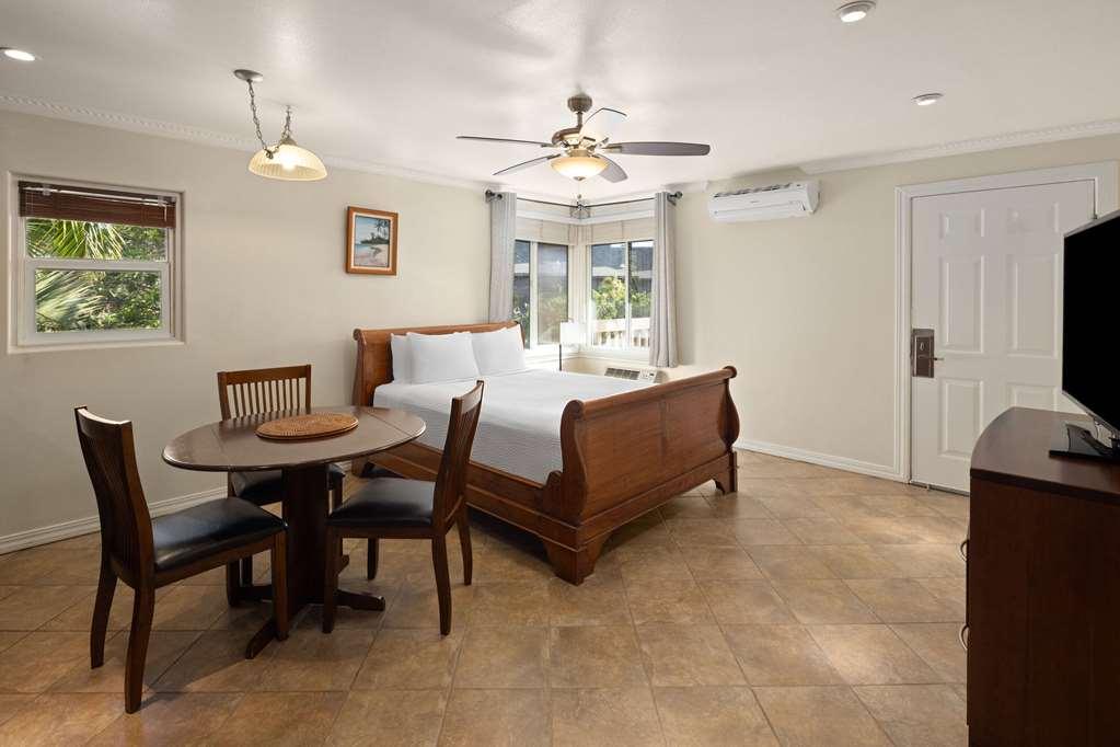 Days Inn By Wyndham Maui Oceanfront Уэйлея Номер фото