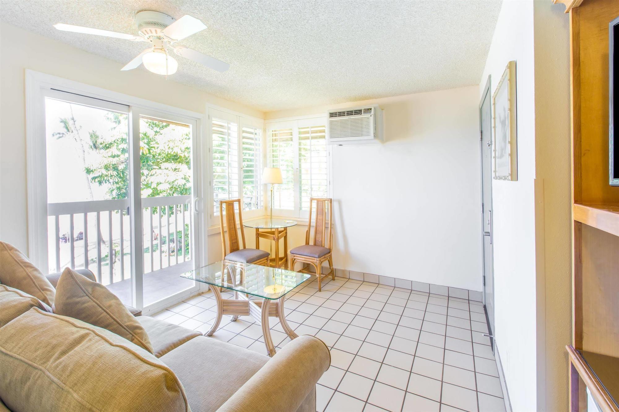 Days Inn By Wyndham Maui Oceanfront Уэйлея Экстерьер фото